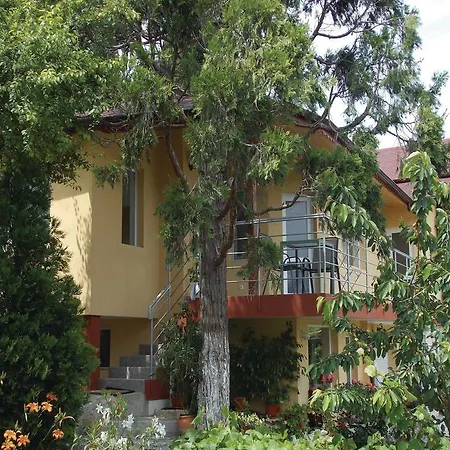 Three-bedroom Holiday In 펜션