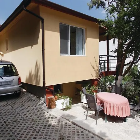 펜션 Three-bedroom Holiday In