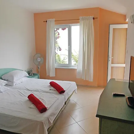 펜션 Three-bedroom Holiday In