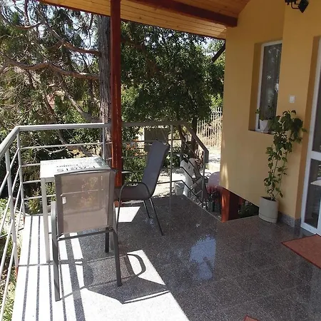펜션 Three-bedroom Holiday In *
